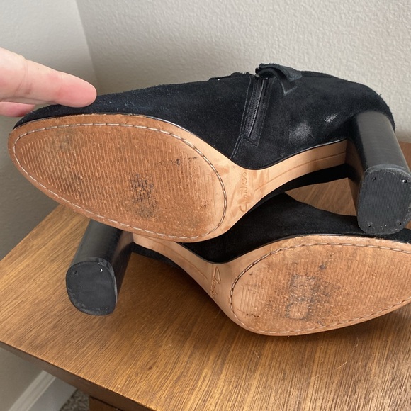 Clarks Narrative Black Suede Bootie Heel, Women’s size 8 - Picture 15 of 16